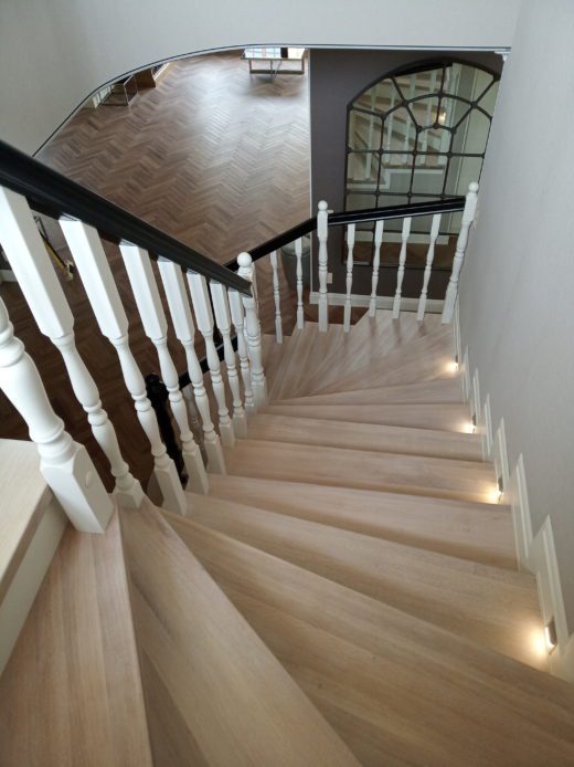 schody drewniane wewnętrzne