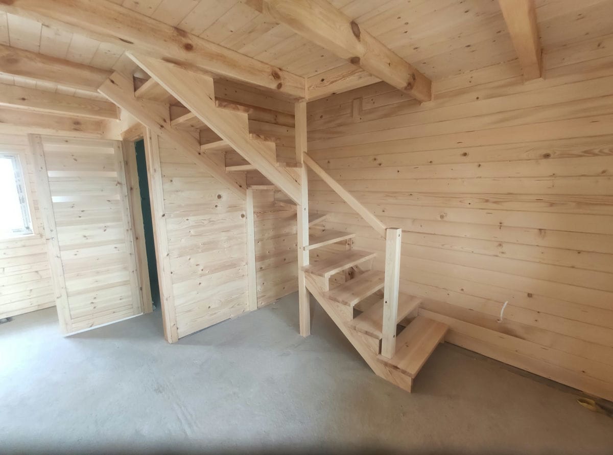 wnętrze drewnianego domu